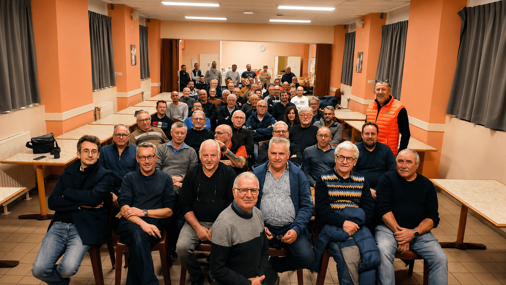 Photo de groupe des membres et bénévoles de l'Écurie Anjou